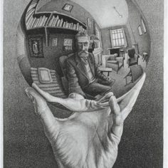 Main-tenant-miroir-spherique-1935-LITHO-sur-papier-velin-avec-couche-argentee-31.8X21.4-MC-Maurits-CornelisESCHER.jpg